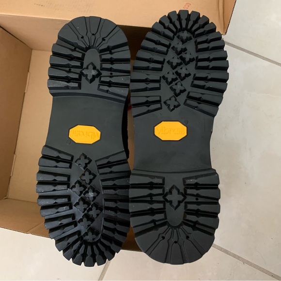 #SOLD# Timberland NIB 6” Premium Vibram Waterproof "Black Nubuck" boots.SIZE 7 - Picture 9 of 16